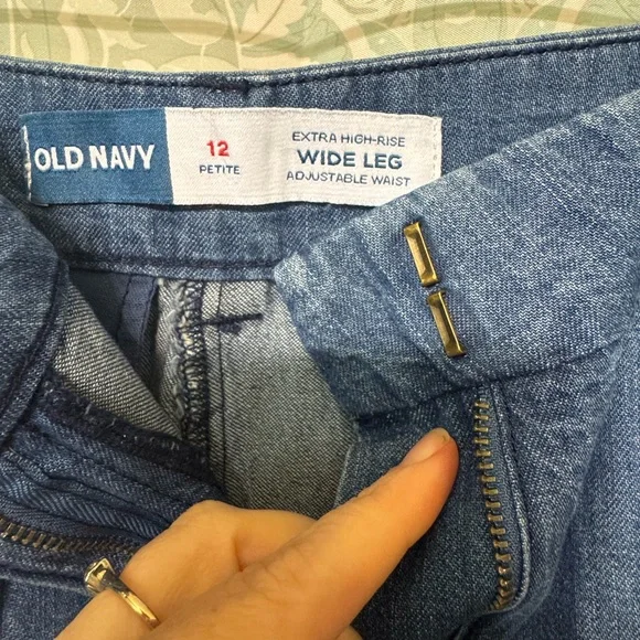 Old Navy Wide Leg Adjustable Waist Jeans - Picture 6 of 9